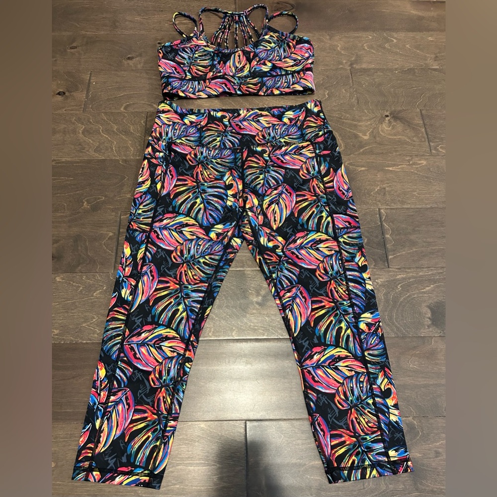 CVG Tropical Capri Leggings and Bra Size Medium